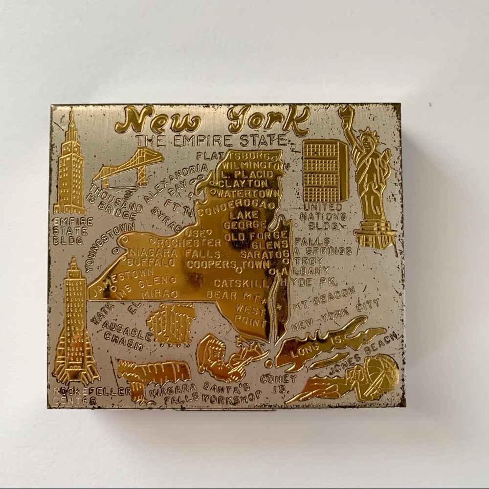 Vintage New York State makeup compact.